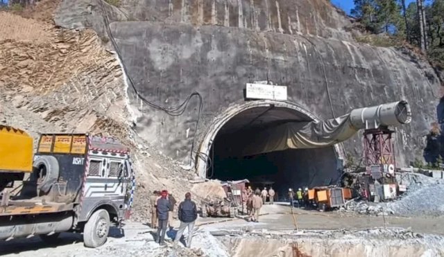 India: hicieron llegar medicamentos a 40 obreros atrapados en un túnel