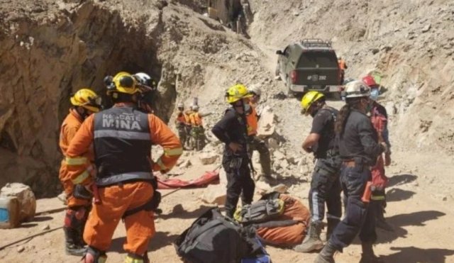 Se derrumbó una mina ilegal en Zambia y dejo a más de 30 personas atrapadas