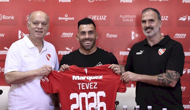 Carlos Tevez renovó con Independiente hasta 2026