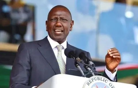 Presidente de Kenia destituye a casi todo su gabinete